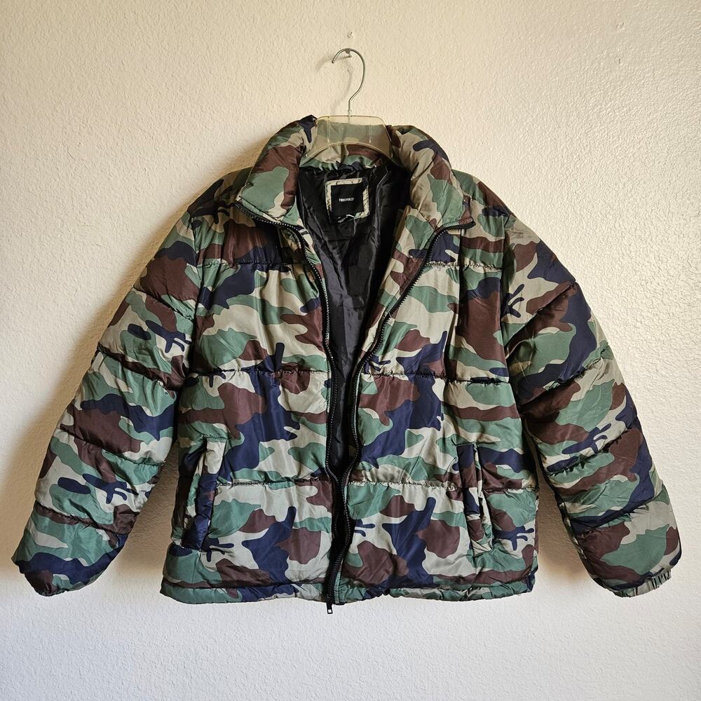 Forever 21 Camo Puffer Jacket Large